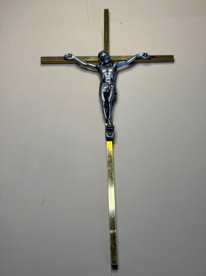 💎✨✝️ Gold Crucifix Pendant – Solid Metal Construction – Silver‑Tone Figure – Vintage Religious Piece