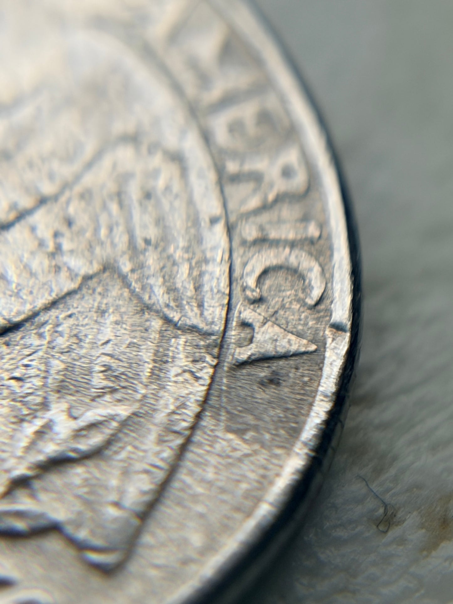 🪙⚡🔥 1983 Washington Quarter – MULTIPLE MINT ERRORS – Off‑Center, Misaligned Die, Grease Strike, Die Cracks, Partial Missing Clad Laye